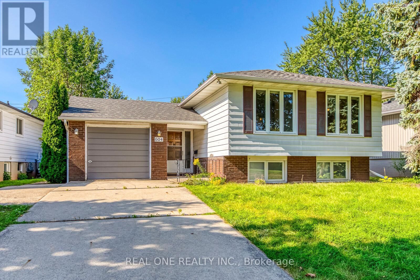 Property Photo:  604 Bridle Wood  ON L7L 4C7 