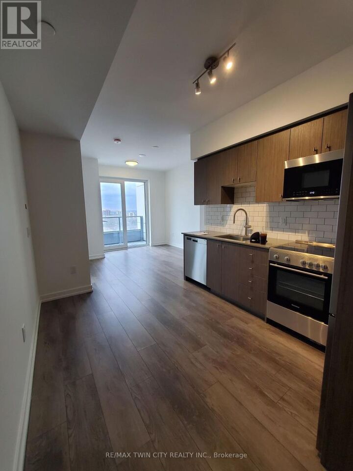 Property Photo:  15 Wellington Street 1504  ON N2G 0E4 