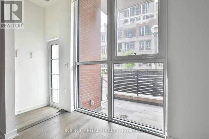 Property Photo:  38 Iannuzzi Street Th03  ON M5V 0S2 