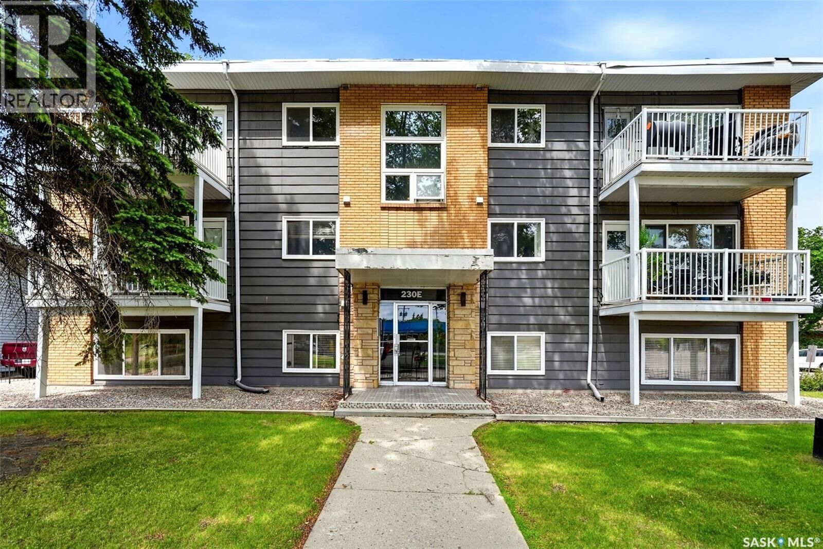 Property Photo: 3 230 Broadway Avenue E SK S4N 0Z9