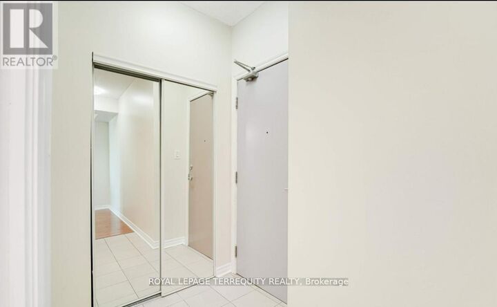 Property Photo:  3525 Kariya Drive 2509  ON L5B 0C2 