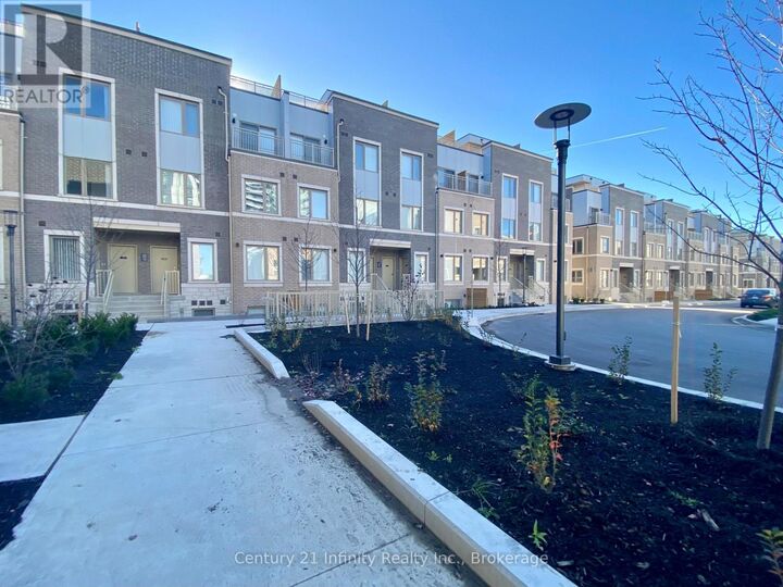 Property Photo:  100 Honeycrisp Crescent 337  ON L4K 0N7 