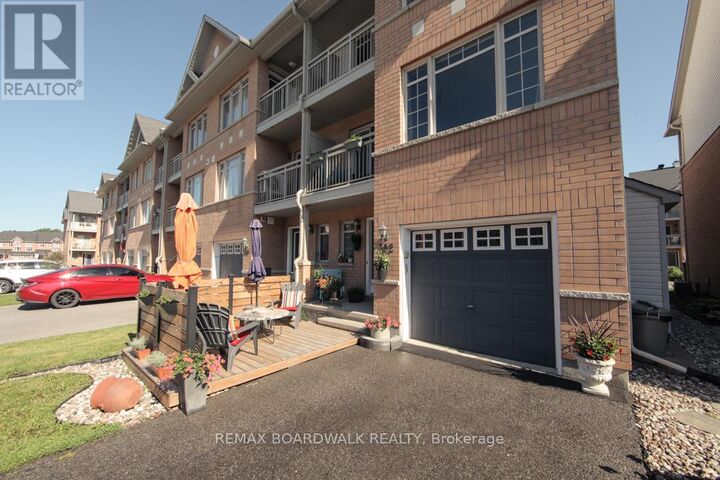 Property Photo:  382 Citiplace Drive  ON K2E 0A7 