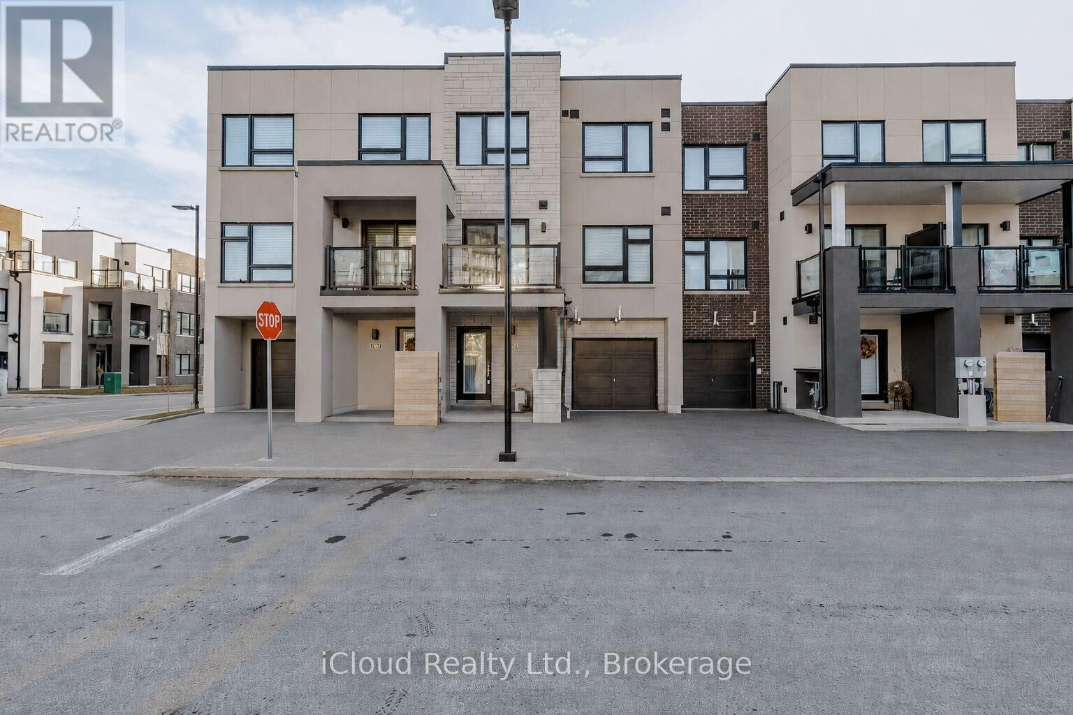 Property Photo:  3189 Bastedo Common 69  ON L7M 0H4 
