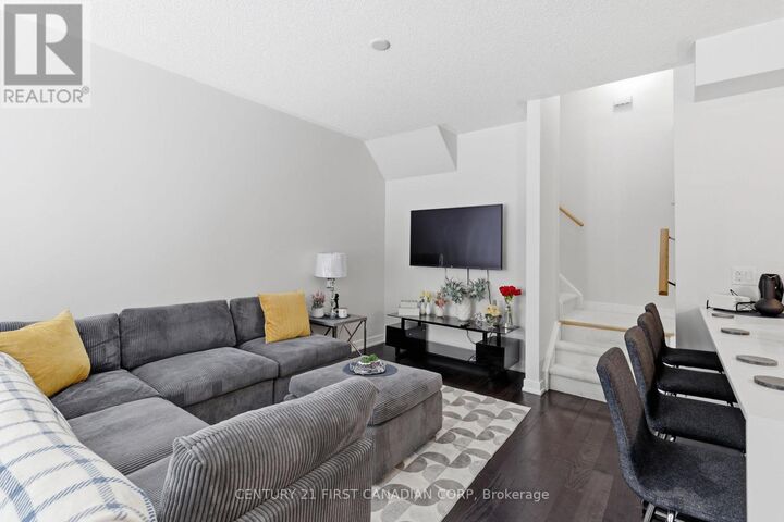 Property Photo:  4070 Parkside Village Drive West Th 3  ON L5B 0K2 