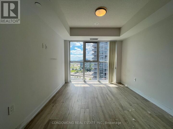 Property Photo: 225 Village Green Square 1905 ON M1S 0N4