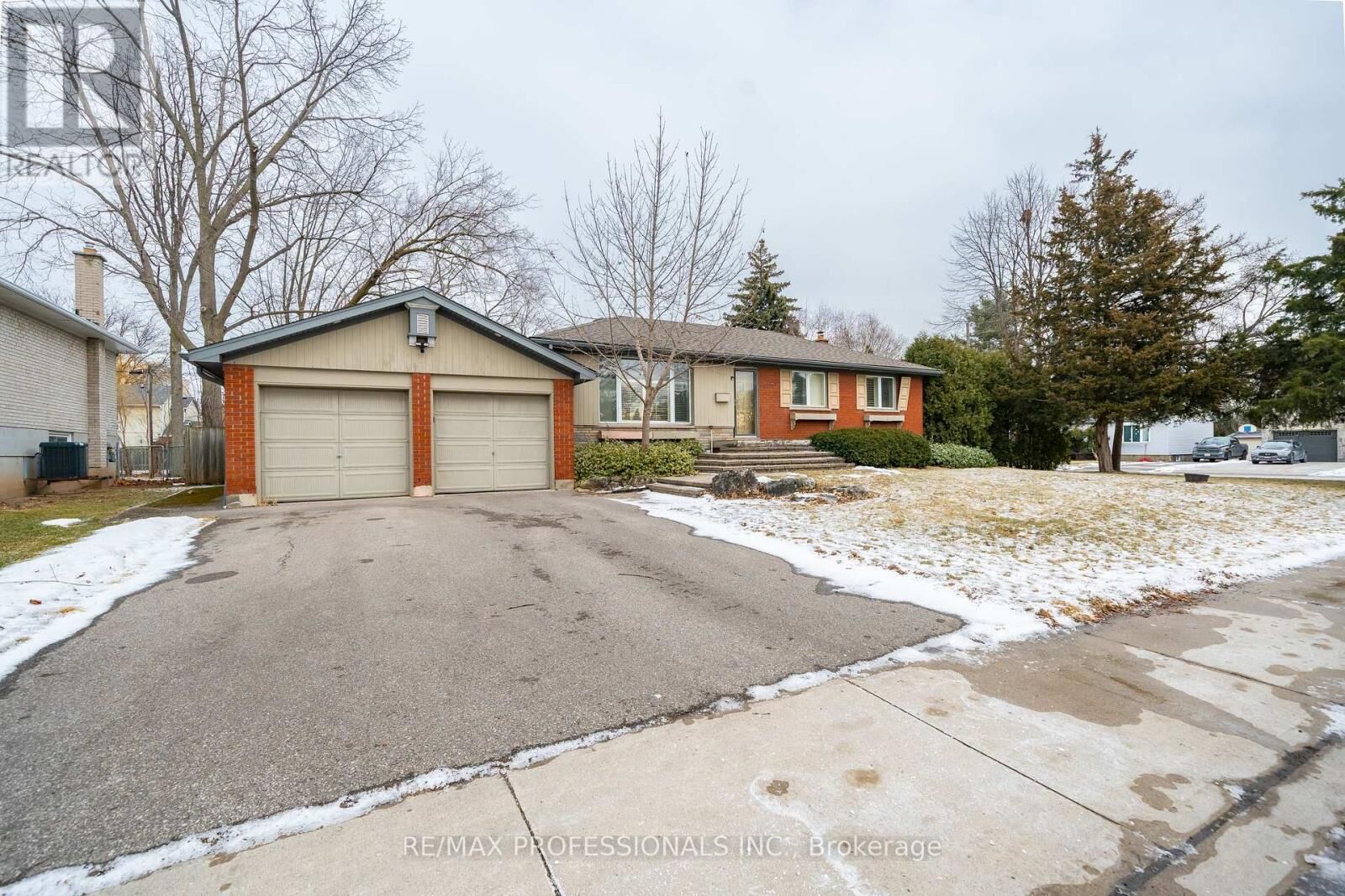 Property Photo:  635 Peele Boulevard  ON L7R 3B8 