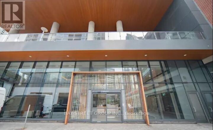 Property Photo: 17 Bathurst Street 916 ON M5V 0N1