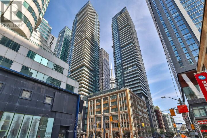 Property Photo:  88 Blue Jays Way Lph4101  ON M5V 2G3 
