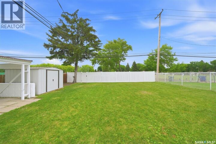 Property Photo:  2005 Cumberland Avenue S  SK S7J 1Y9 