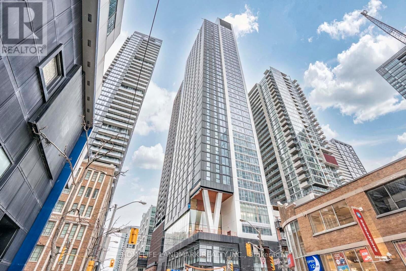 Property Photo:  357 King Street 1208  ON M5V 1K1 