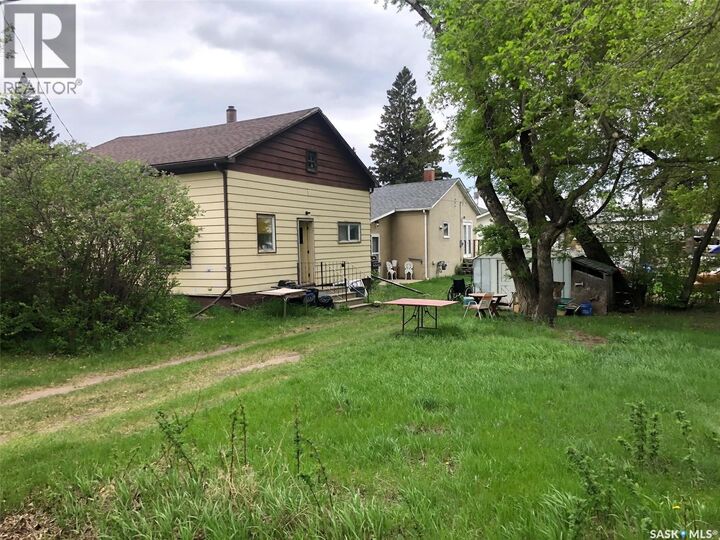 Property Photo:  300 Durham Street  SK S0A 4A0 