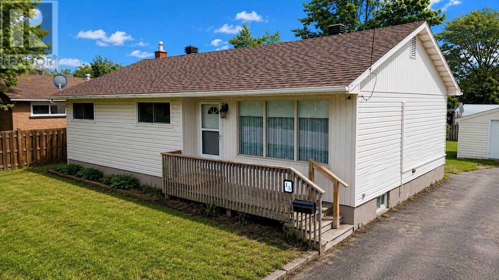 Property Photo:  15 Northern Ave W  ON P6C 3E2 