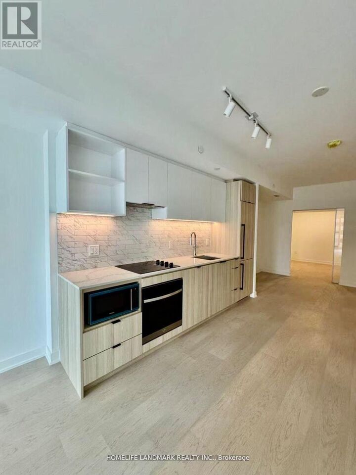 Property Photo: 252 Church Street 818 ON M5B 1Z2
