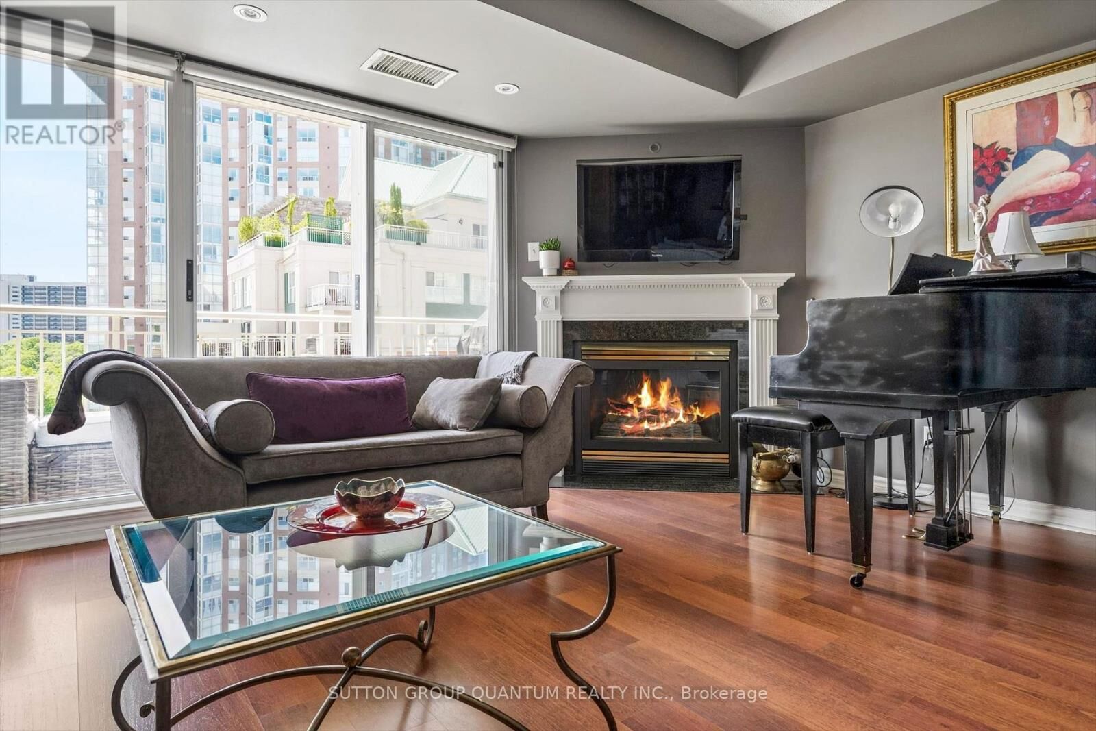 Property Photo: 18 Concorde Place 818 ON M3C 3T9