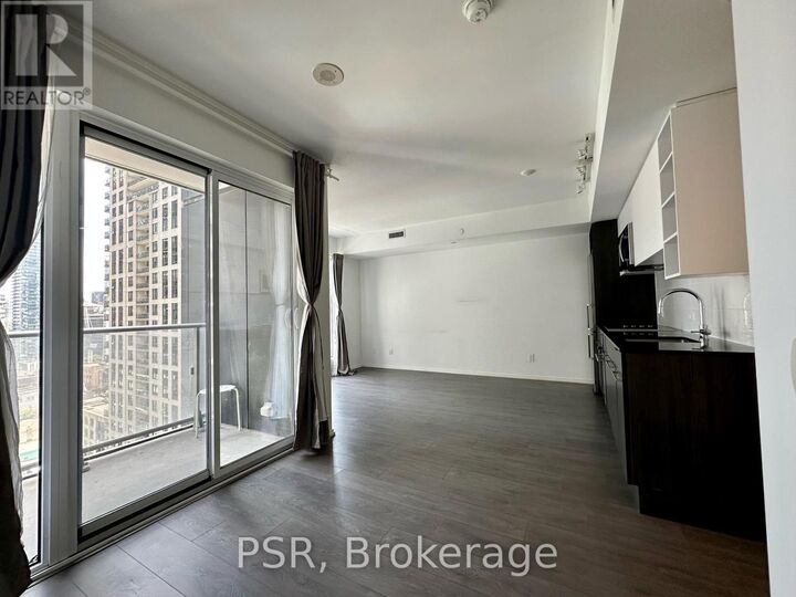 Property Photo: 68 Shuter Street 1603 ON M6B 0B4