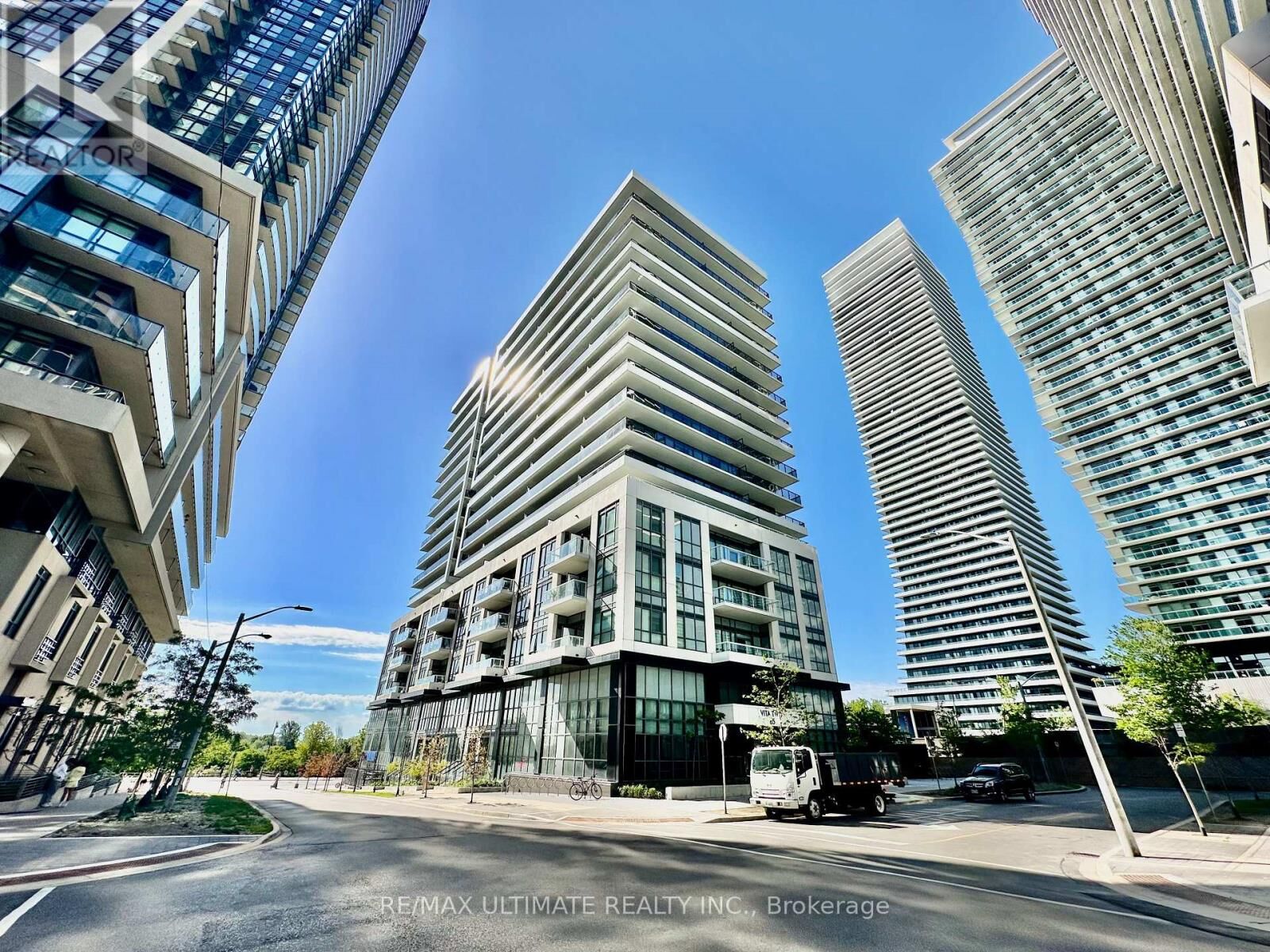 Property Photo:  65 Annie Craig Drive Uph06  ON M8V 0G3 
