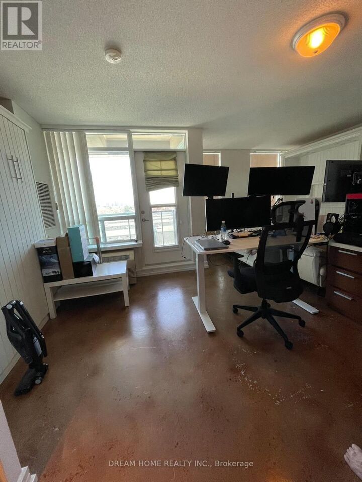 Property Photo:  19 Avondale Avenue Uph14  ON M2N 0A6 