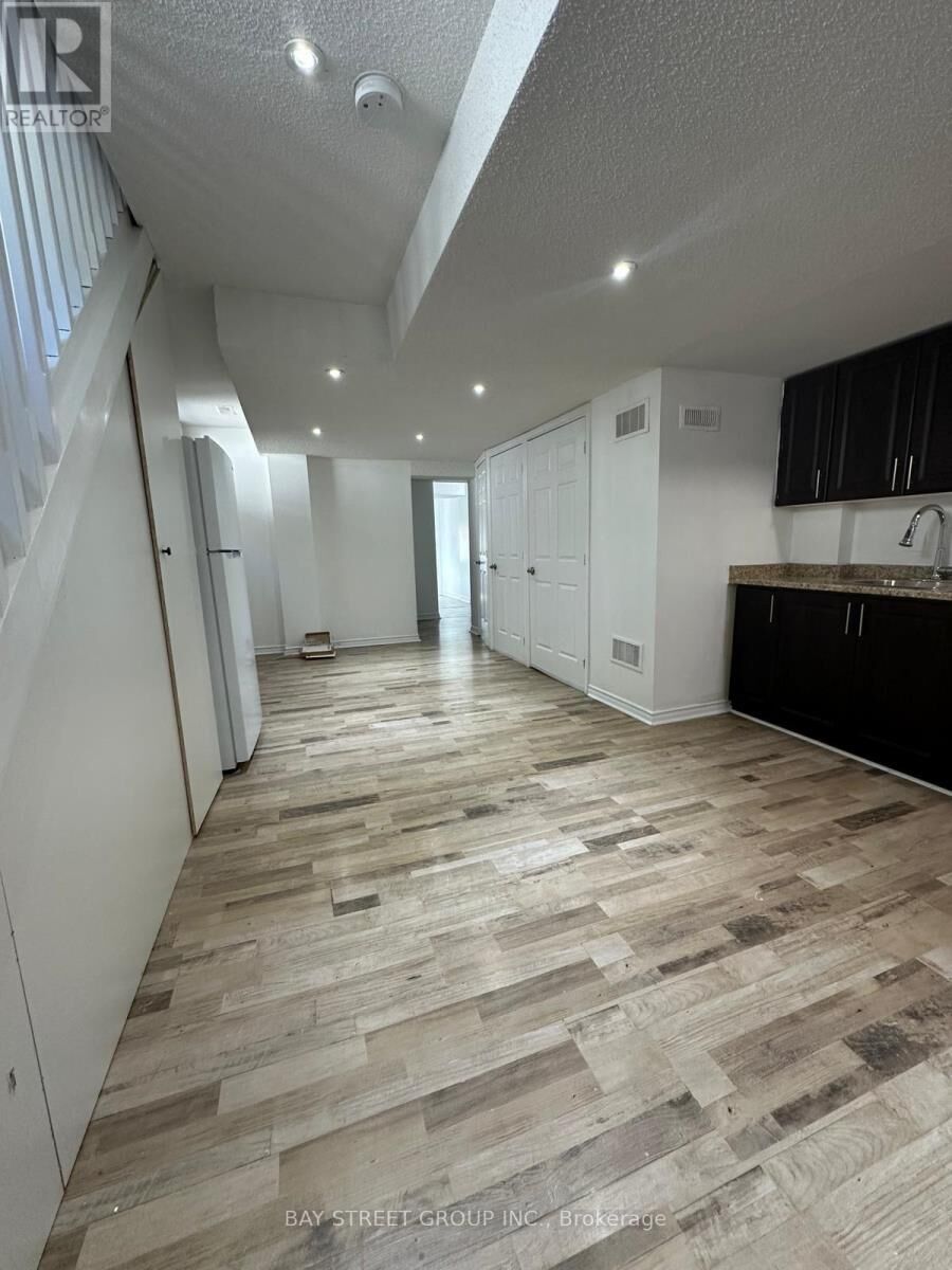 Property Photo:  1106 Haig Boulevard  ON L5E 2M5 