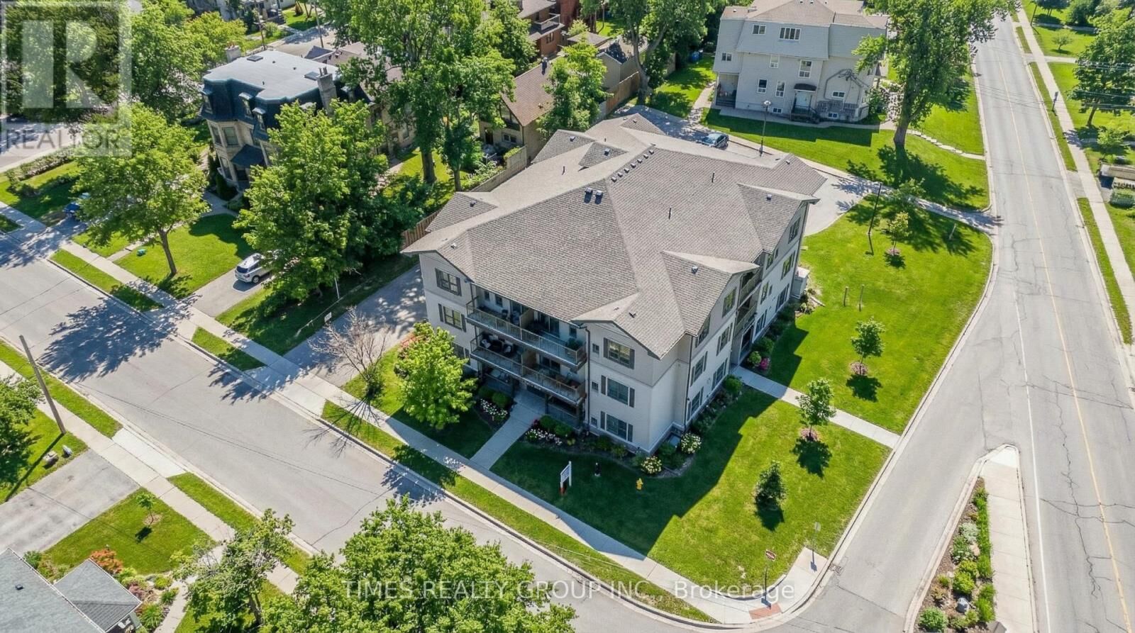 Property Photo:  369 Hunter Street West 104  ON K9H 2M5 