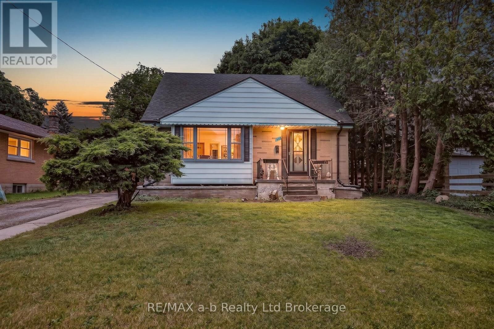 Property Photo:  443 Rivercrest Drive  ON N4S 5W5 
