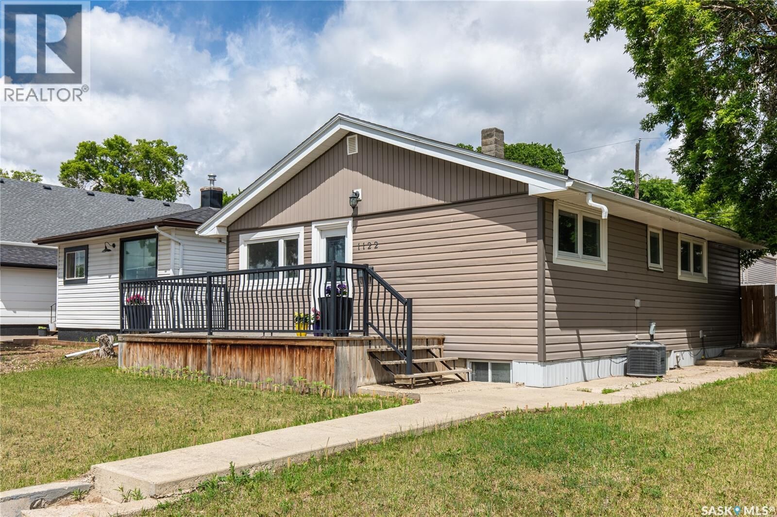 Property Photo:  1122 Stadacona Street W  SK S6H 2B3 