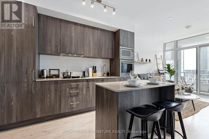 Property Photo:  576 Front Street West 806E  ON M5V 1C1 