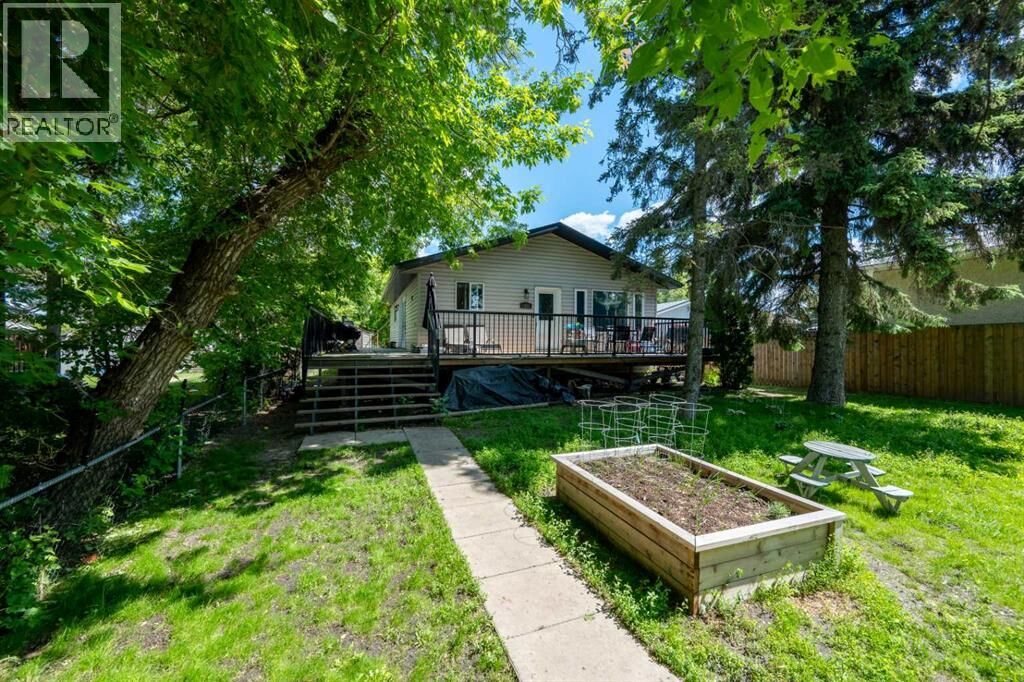 Property Photo: 1022 10 Avenue AB T9W 1K6