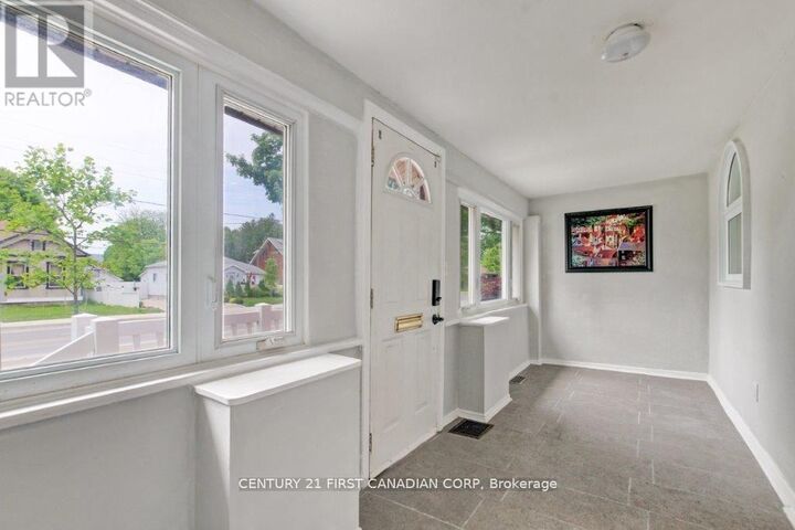 Property Photo:  776 Quebec Street  ON N5Y 1X4 