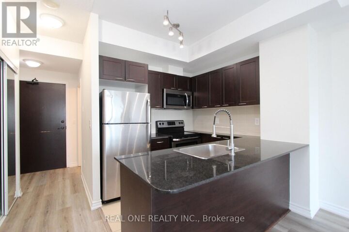 Property Photo:  385 Prince Of Wales Drive 1804  ON L5B 0C6 