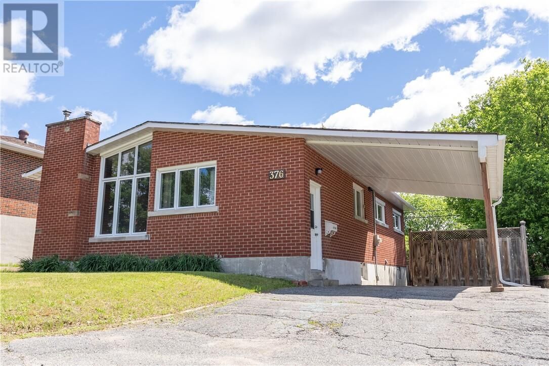 Property Photo:  376 Sandra Boulevard  ON P3C 3K9 