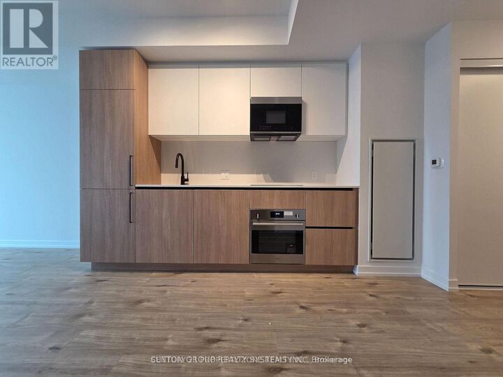 Property Photo: 35 Parliament Street 2707 ON M5A 0Z5