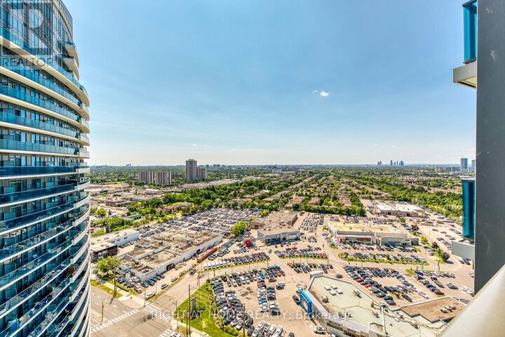 Property Photo:  7171 Yonge Street 2415  ON L3T 0C5 