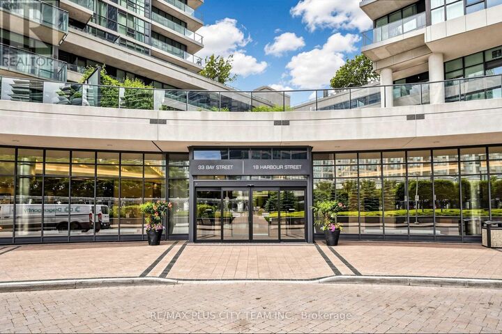 Property Photo:  18 Harbour Street 1206  ON M5J 2Z6 