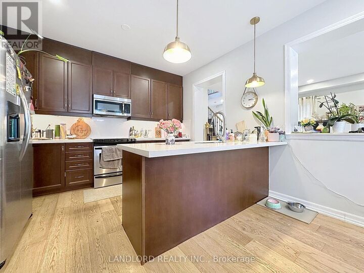 Property Photo: 31 Ida Jane Grove ON L4A 0S3
