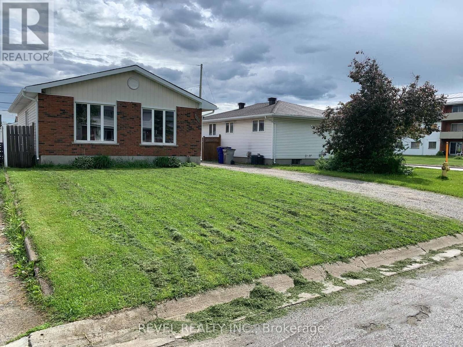 Property Photo:  597 Spooner Drive  ON P4N 4R6 