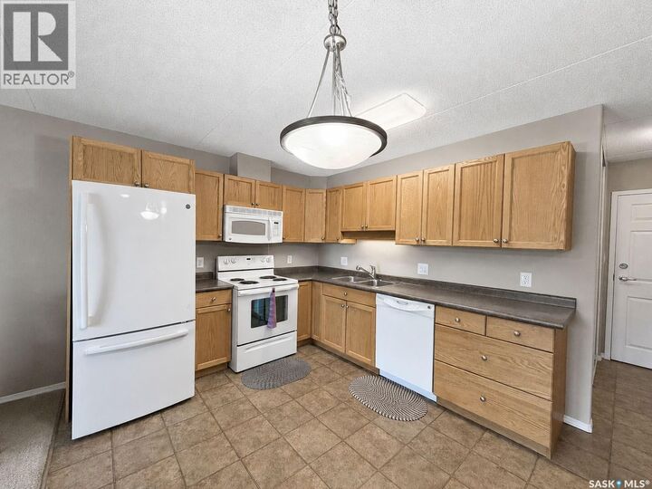 Property Photo: 202 1901 1 1/2 Avenue W SK S6V 5A8