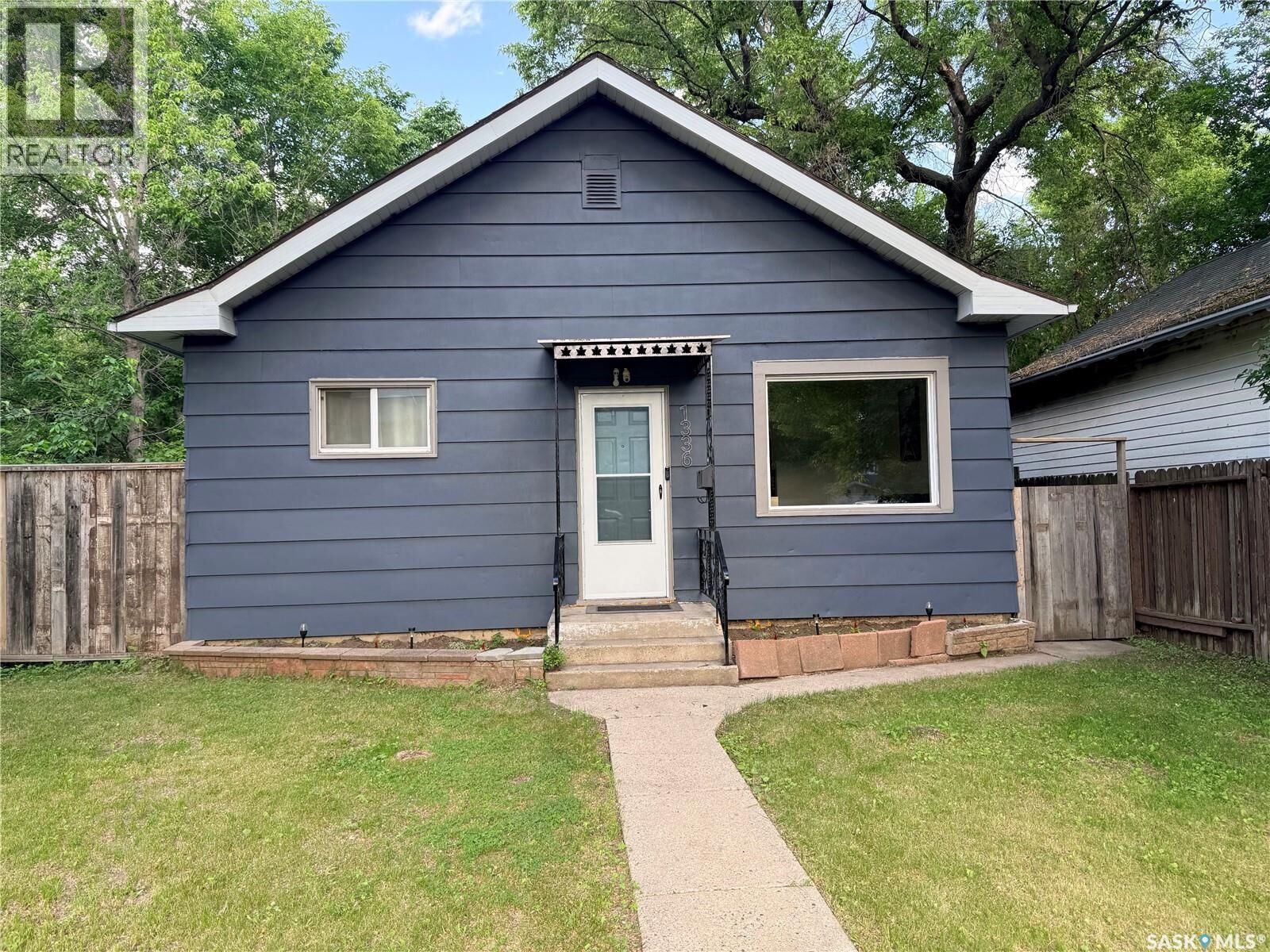 Property Photo: 1336 D Avenue N SK S7L 1P3
