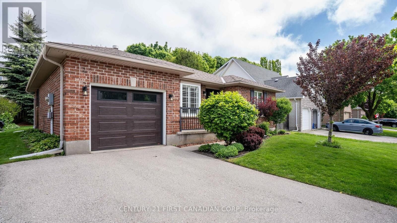 Property Photo:  839 Guildwood Boulevard  ON N6H 5E4 