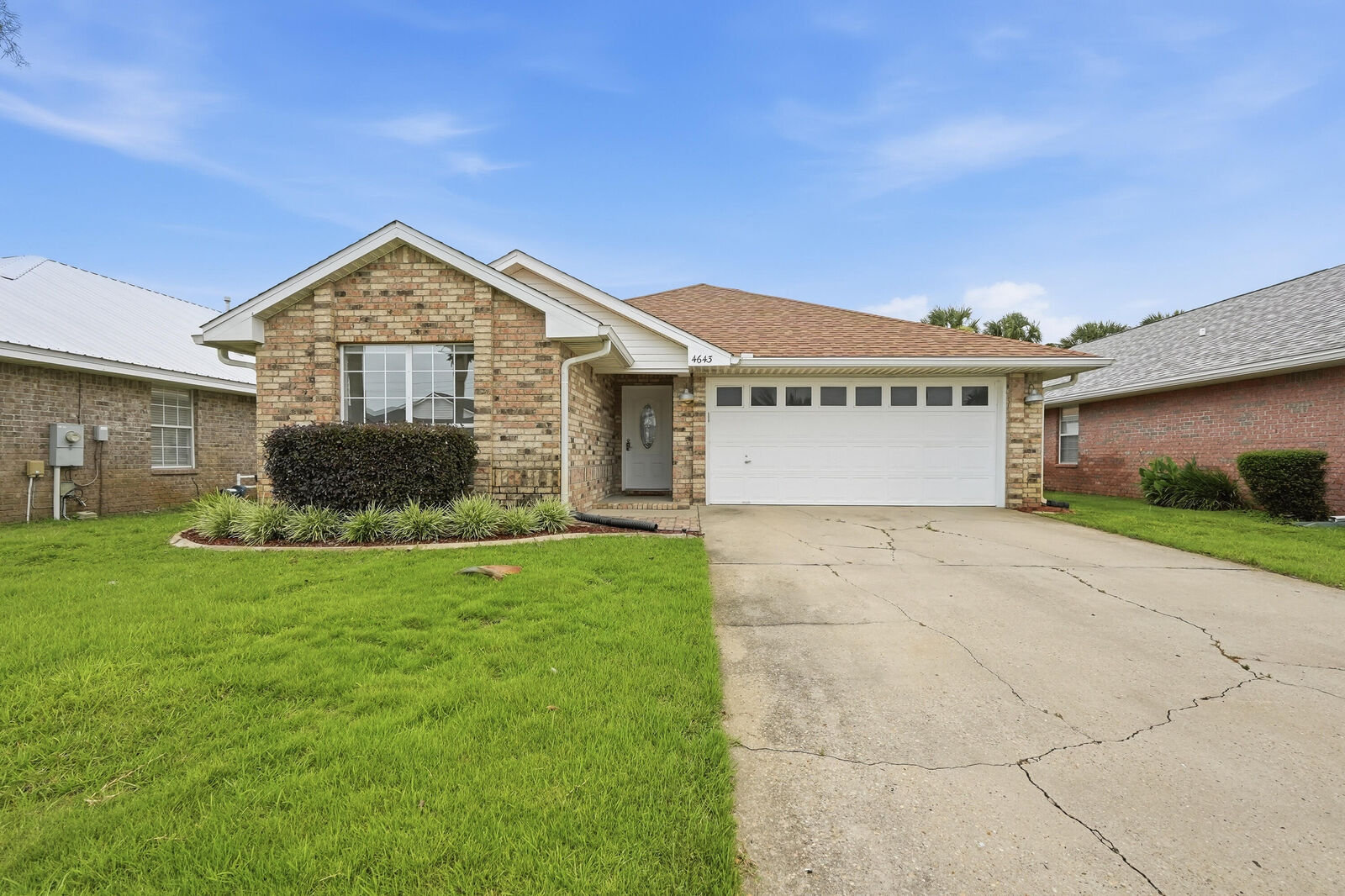 Property Photo:  4643 Sunsail Circle  FL 32541 