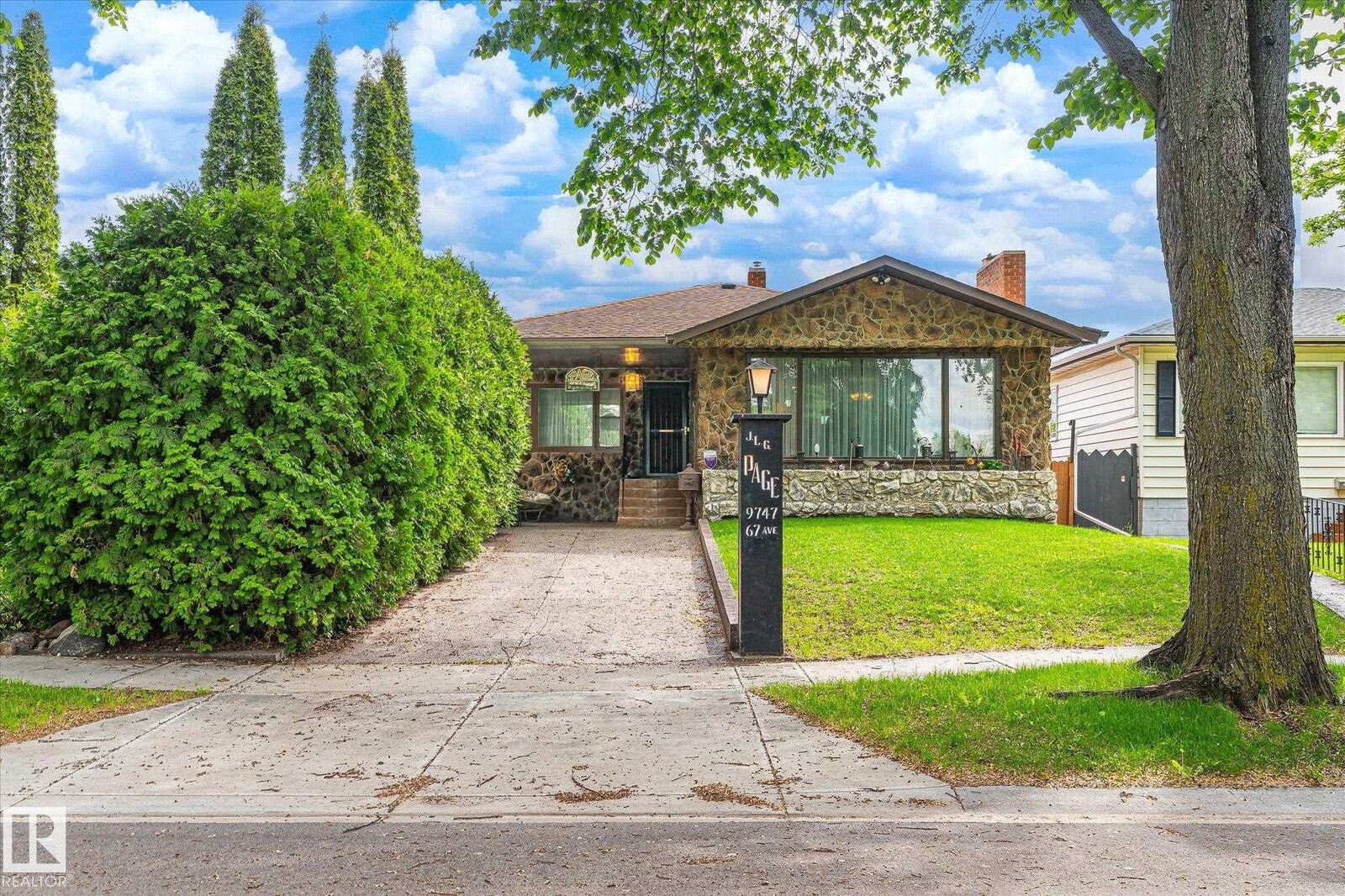 Property Photo:  9747 67 Avenue NW  AB T6E 0P1 