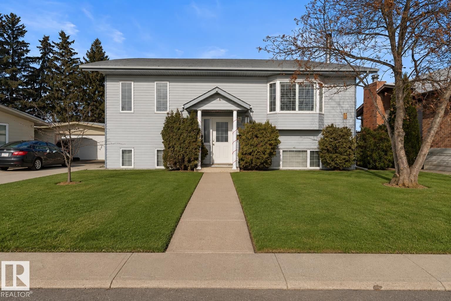 Property Photo: 4712 49 Avenue AB T9M 1Y3