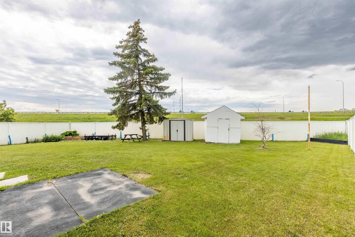 Property Photo:  10722 98 Avenue  AB T8R 1E5 