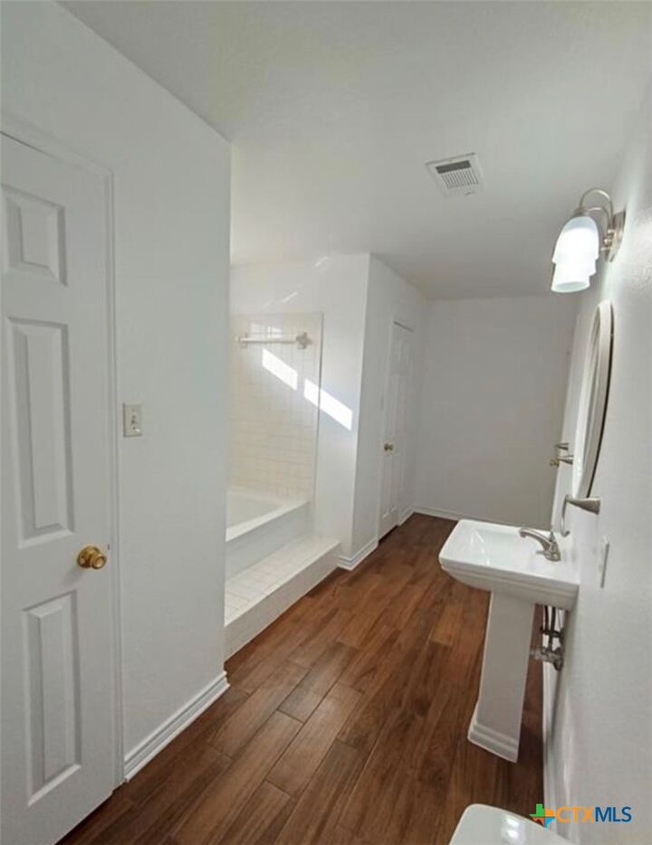 Property Photo: 1411 Saddle Drive TX 76543