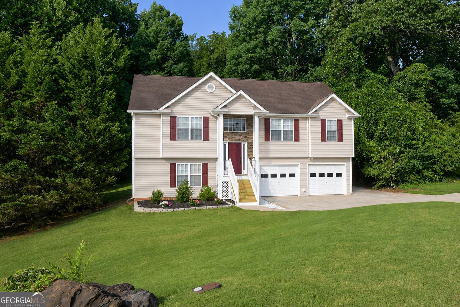 Property Photo:  114 Waterbury Lane  GA 30517 