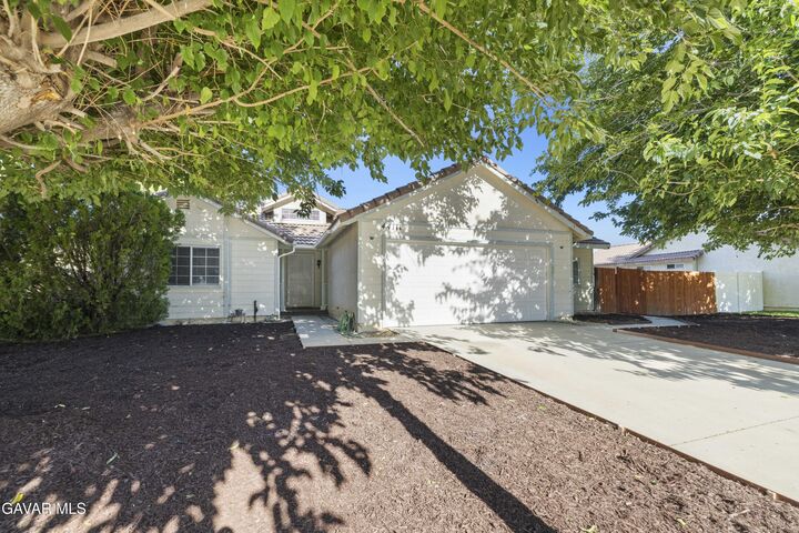 Property Photo:  44111 Acacia Street  CA 93535 