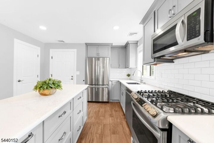 Property Photo:  136 Changebridge Rd 7  NJ 07045 