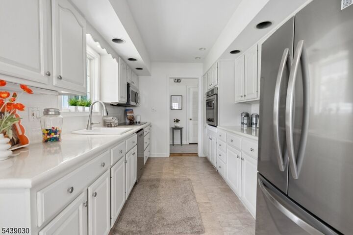 Property Photo:  31 Bradwahl Dr  NJ 07960 