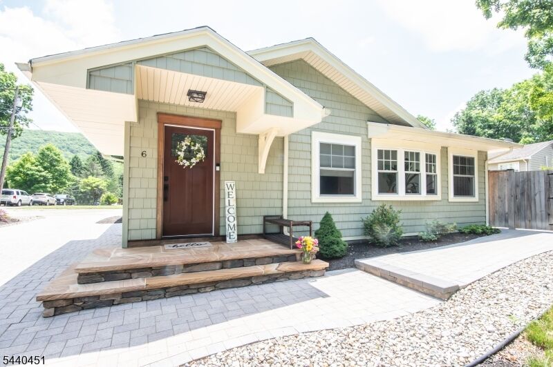 Property Photo:  6 Ford Dr  NJ 07438 
