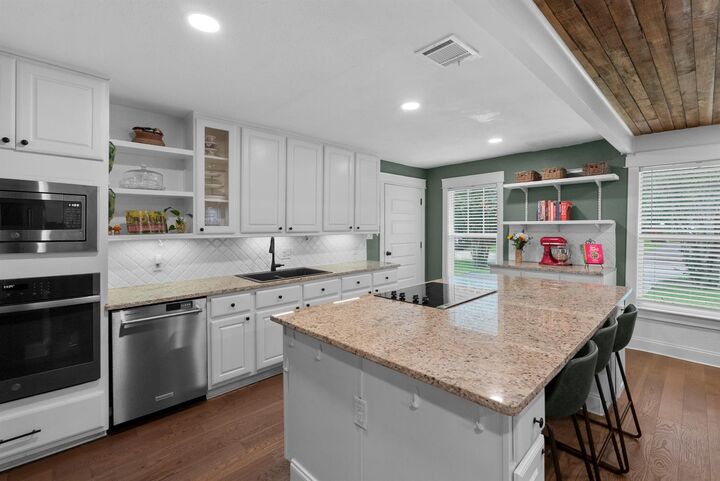 Property Photo:  4825 Kingfisher Drive  TX 77035 